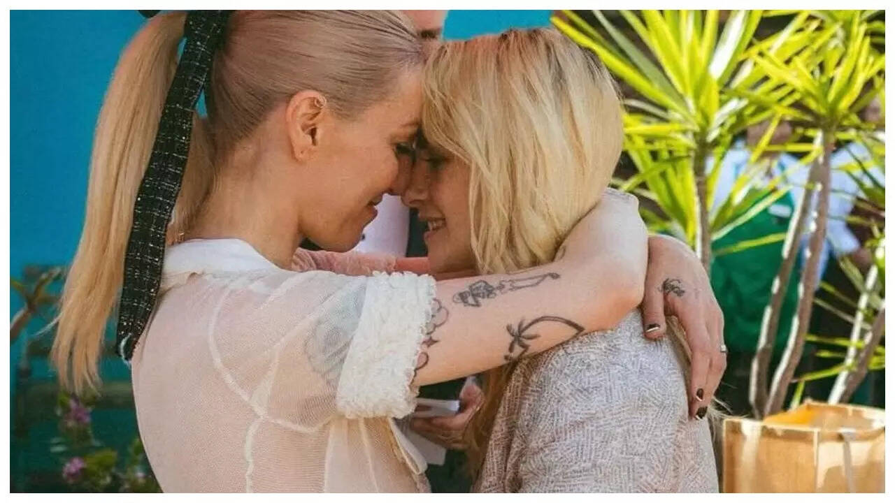 Newlyweds Kristen, Dylan share FIRST PICS