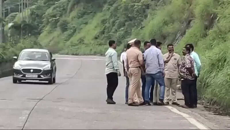 After HC warns of contempt, CID hands over Badlapur encounter case papers to SIT