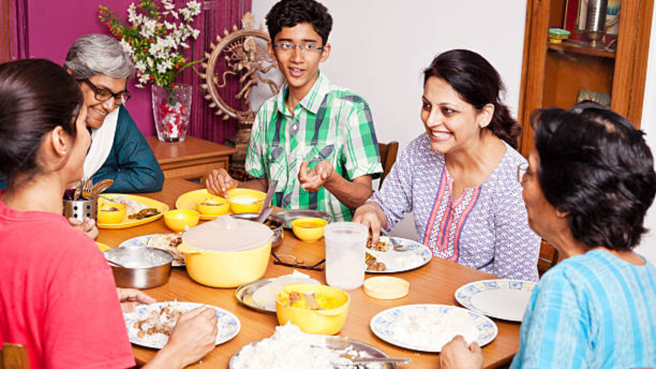 Children who dine with their families frequently get higher grades and perform better on tests