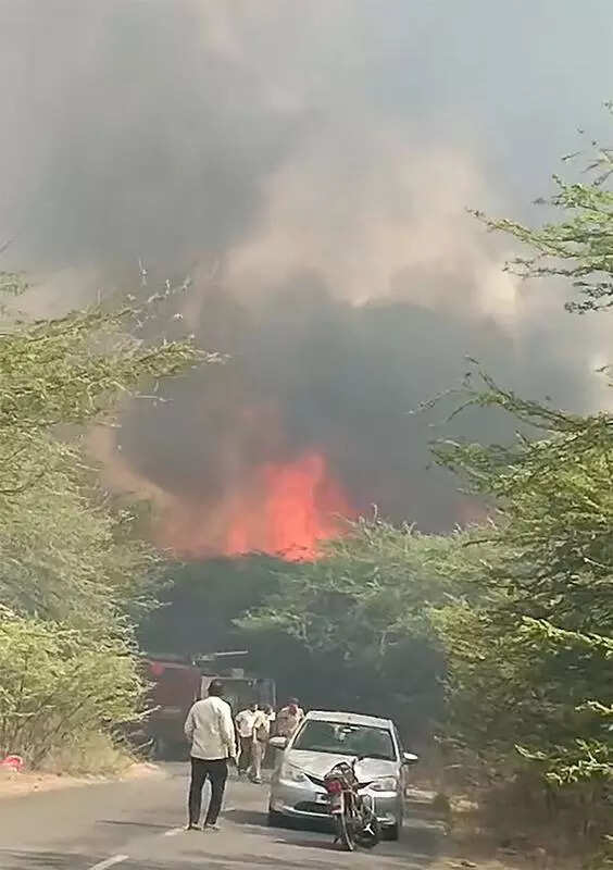 Thick smoke clouds Gurgaon skyline as 2 fires turns 80 acres of Aravalis into ashes