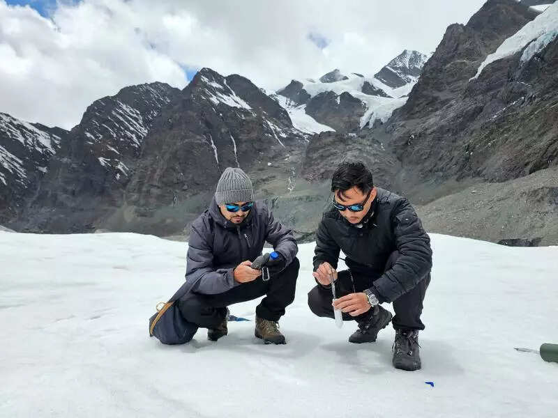 Khangri Glacier expedition: Jt team assesses its condition and climate change response