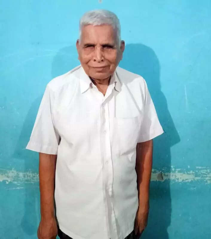 Retd teacher supports blind girl students