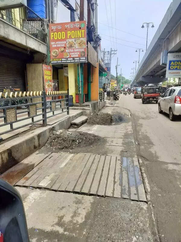 Kamrup DC: Remove silt within 2 hours of extraction from drains