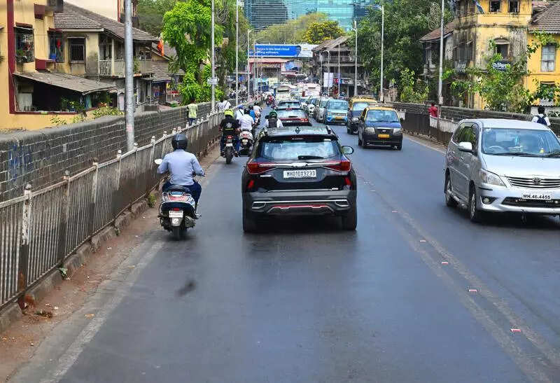 Elphinstone Bridge: Govt promises rehab at same site