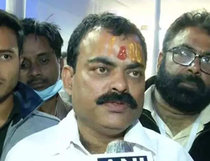FIR against BJP councillor for cop assault in Kolkata after parking dispute