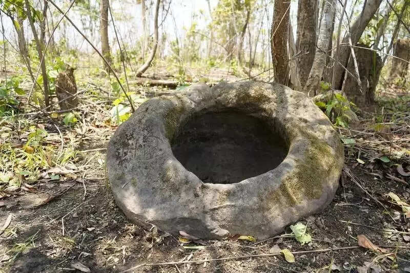 Sandstone jars with ceremonial petroglyphs put Bokarma Hading on archaeological map