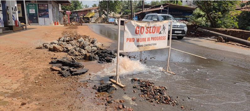 Excavator rips water pipeline at Sanquelim