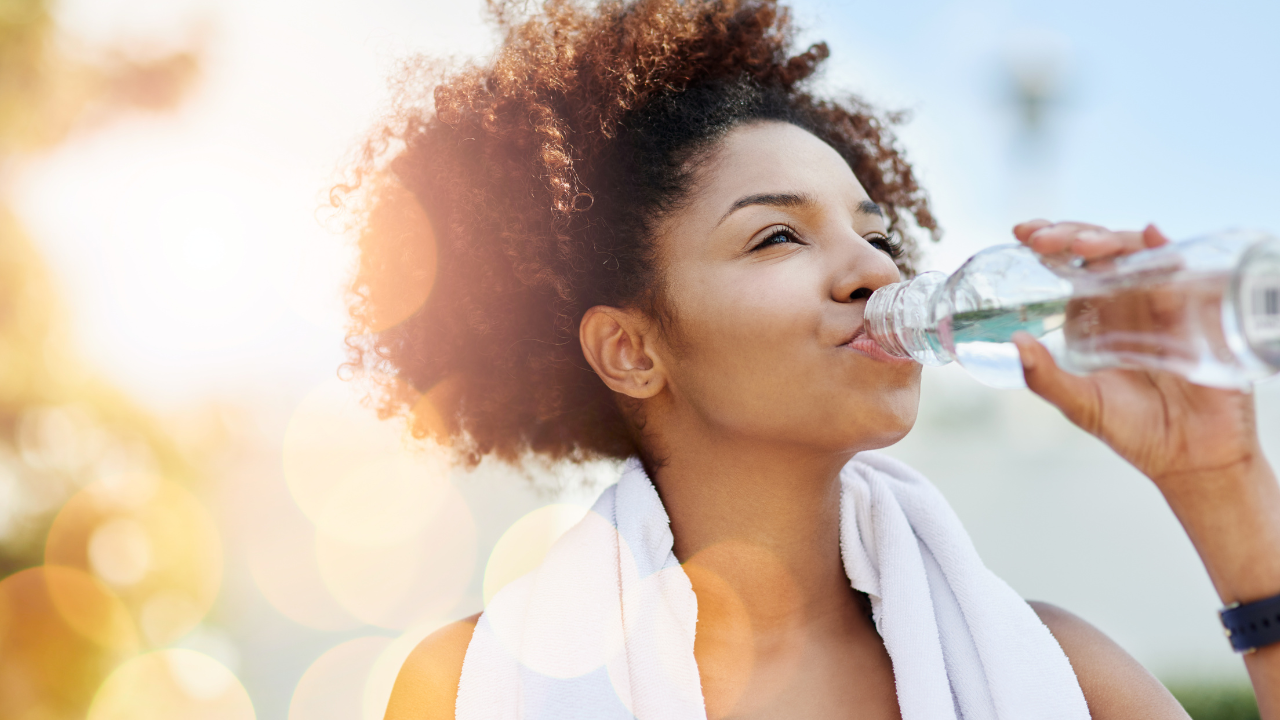 Just by drinking 1 glass of water THIS way, one can burn 8 calories