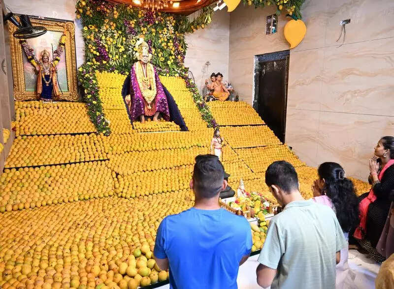 Modest price drop helps gold sales on Akshay Tritiya; CM moves into Varsha