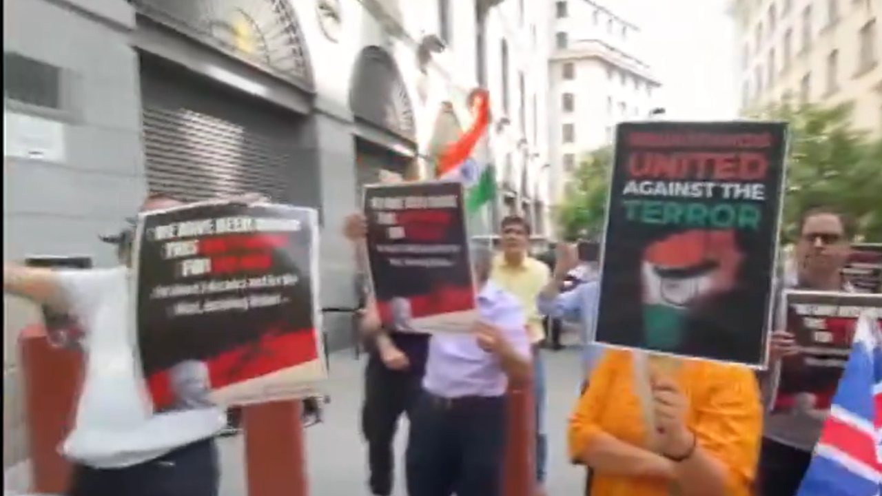 लंदन समर्थक खालिस्तान गार्ड में भारतीय प्रवासी, पाकिस्तान का सर्वोच्च आयोग के बाहर विरोध