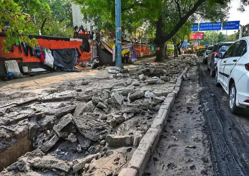 Storm pulls the plug, large parts of capital report power outages