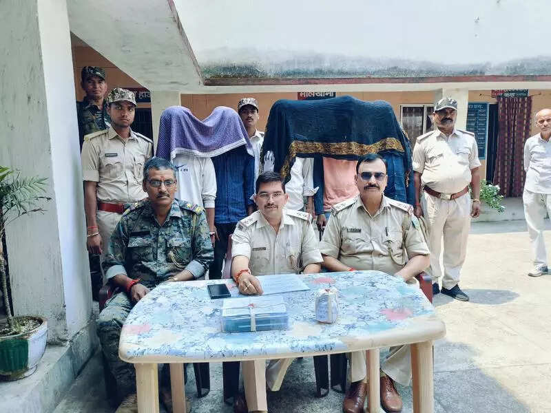 Five held in Chatra with brown sugar