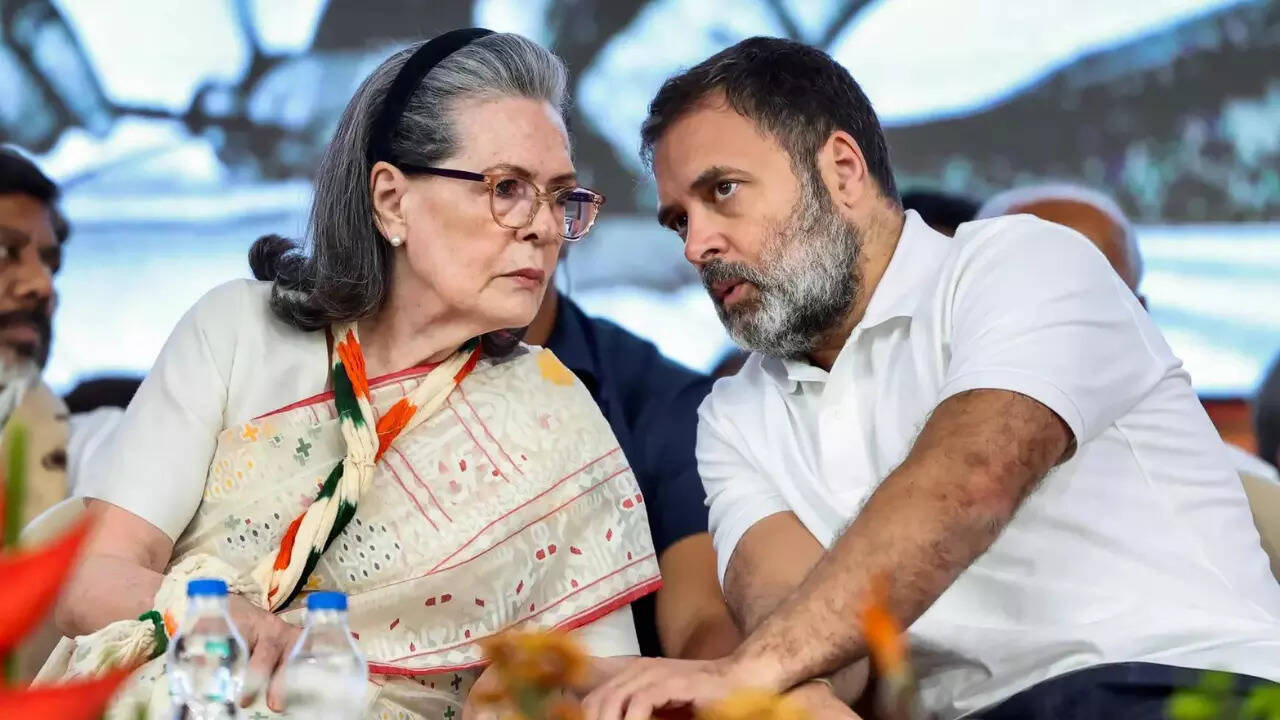 Court issues notice to Sonia Gandhi and Rahul in National Herald case