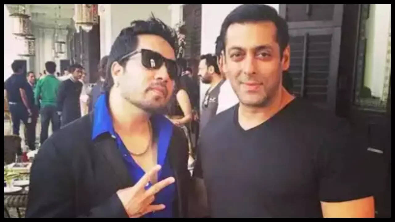 Mika reveals Salman loves to call people at 2:30 AM