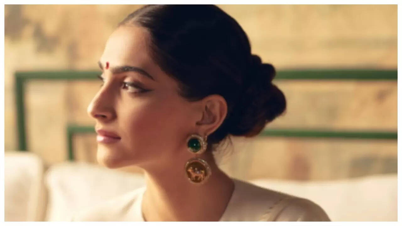 Sonam Kapoor gets teary-eyed for her grandmother