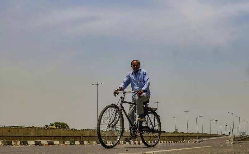 Downpour turns drizzle, but rain will keep temperature in check in Gurgoan