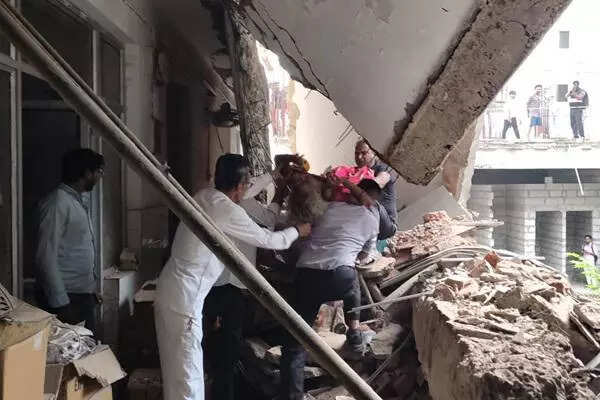 Two dead in MGMMCH balcony collapse