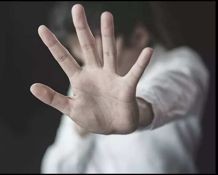 28-year-old woman arrested for raping minor boy