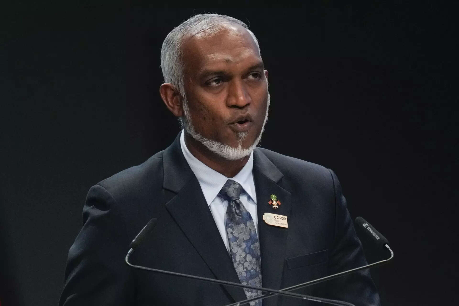 Maldives president holds record 15-hour press conference