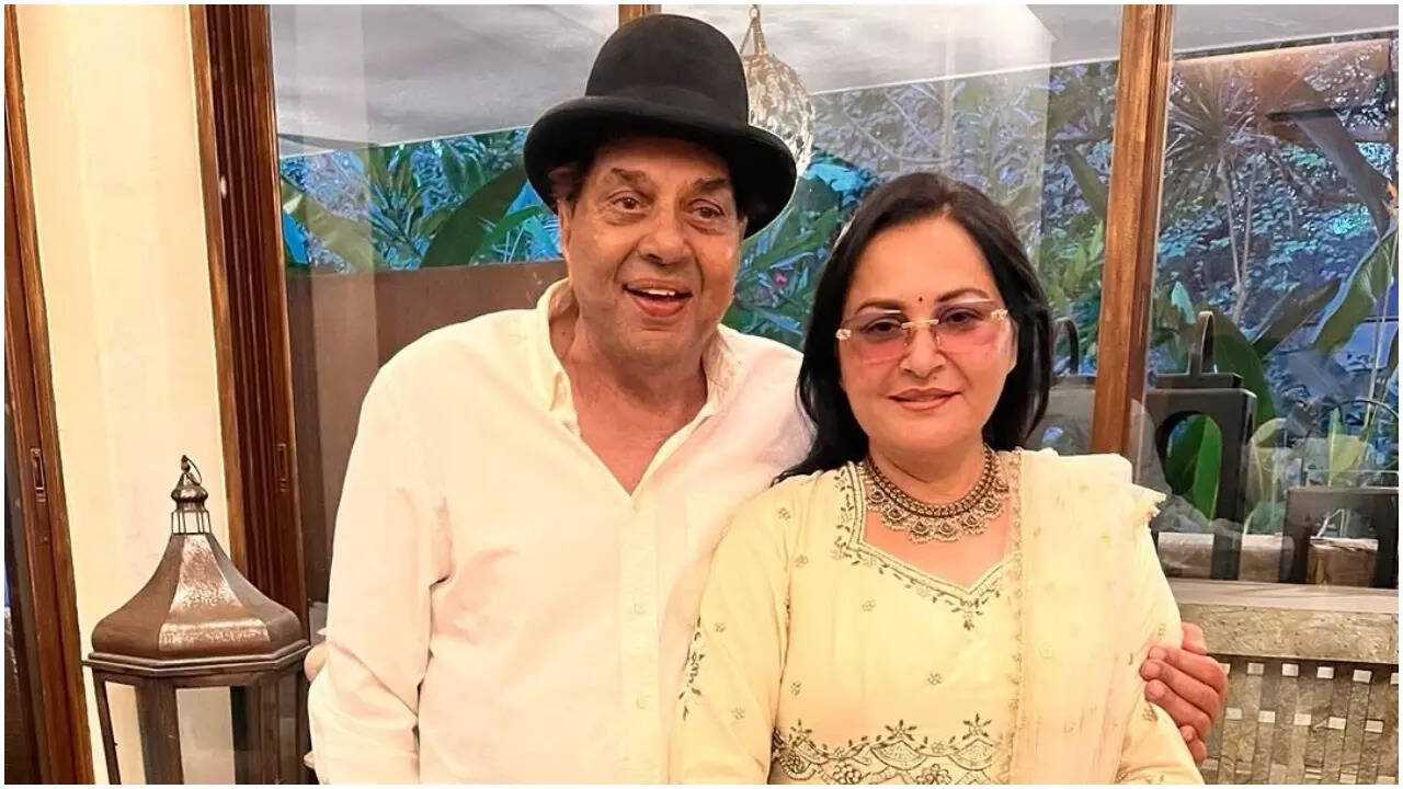 Dharmendra gets a special visit from ‘lovely’ co-star Jaya Prada
