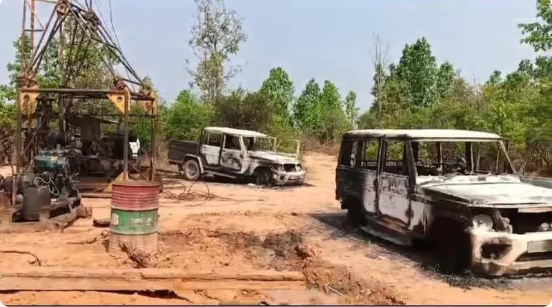 Six vehicles, two machines torched in Latehar, probe on