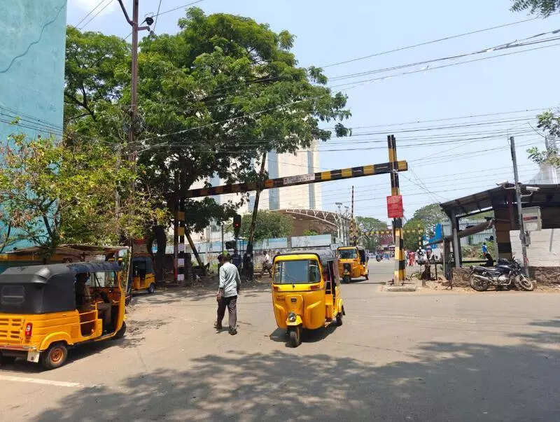 Govt plans 10-crore foot overbridge at Chromepet, locals demand road link