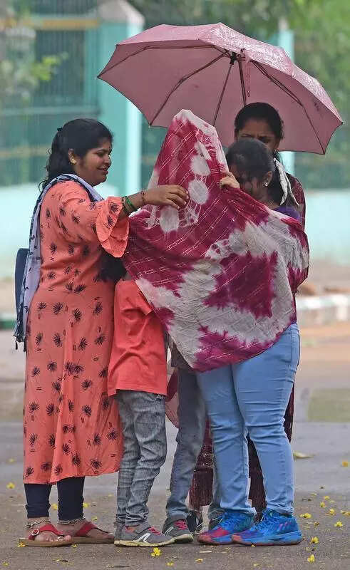 Rain in city brings temperature drop, pleasant weather