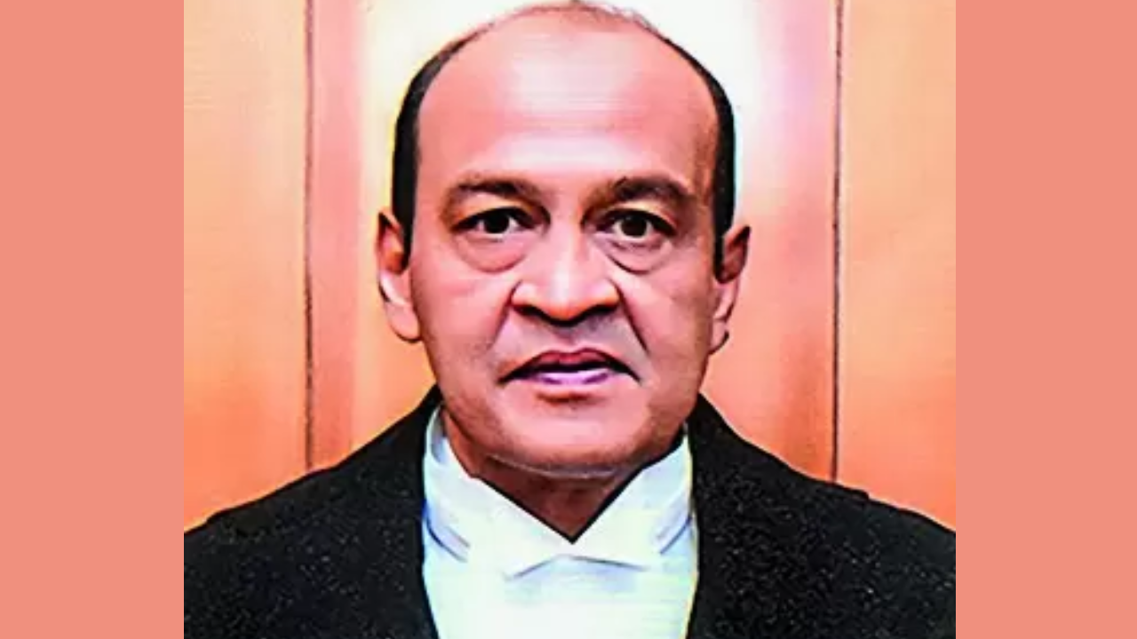 Cash at judge's house: Panel submits report