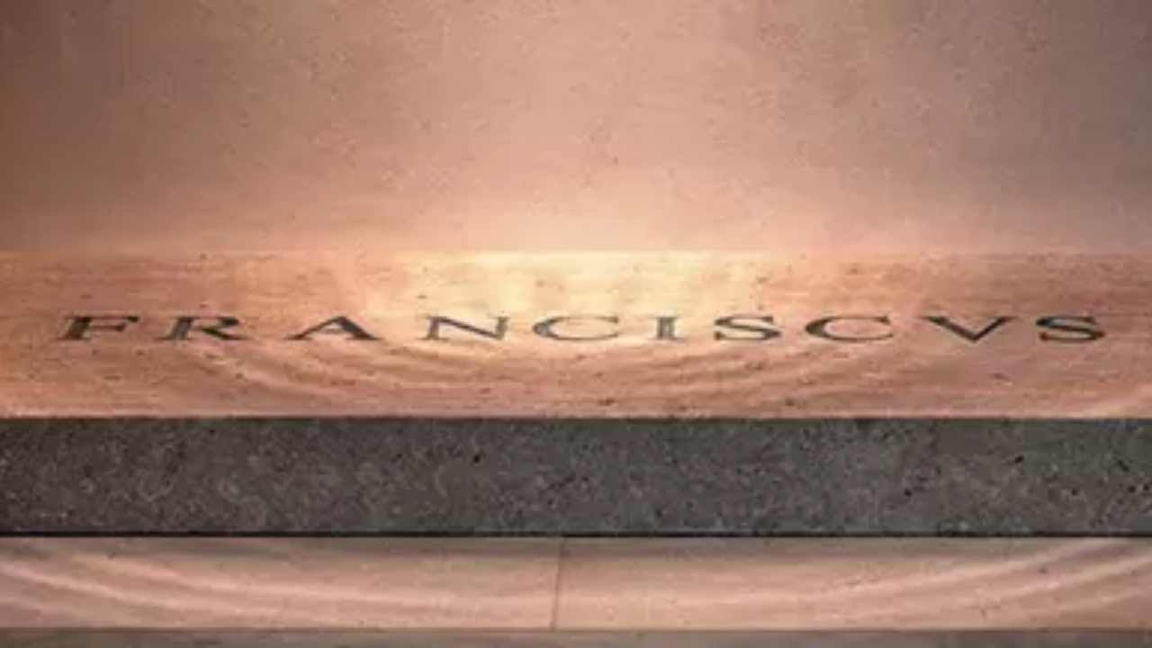 Designers do a double take at the lettering on Pope Francis' tombstone