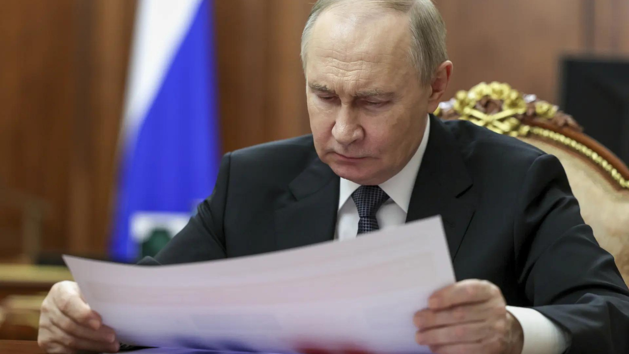 Putin tells Iranian president Russia wants 'fair' US-Iran nuclear deal