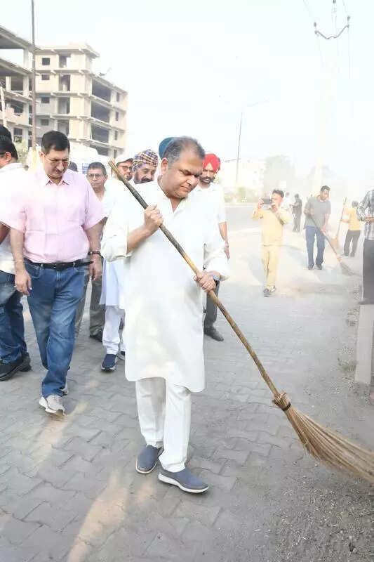 AAP West candidate Arora picks up broom, aims for a clean sweep