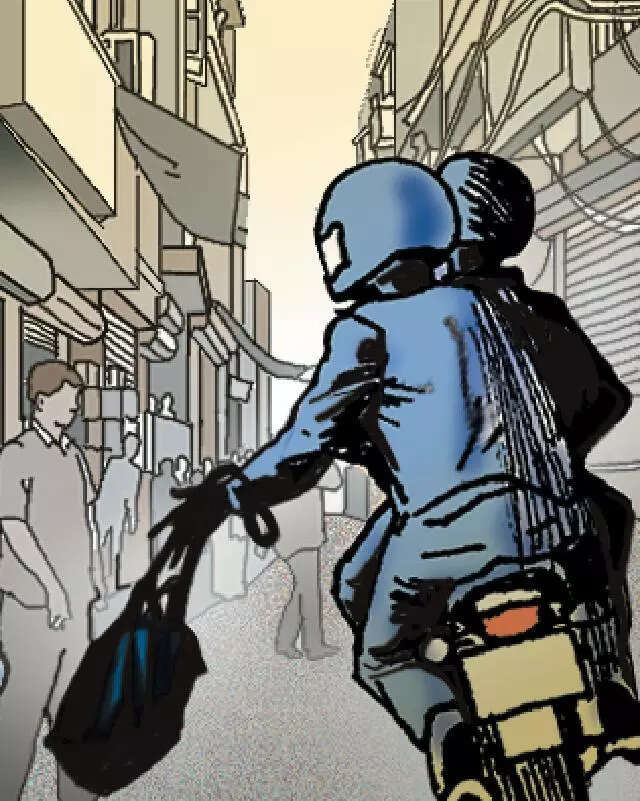 Man steals Rs 4L from bike’s dickey