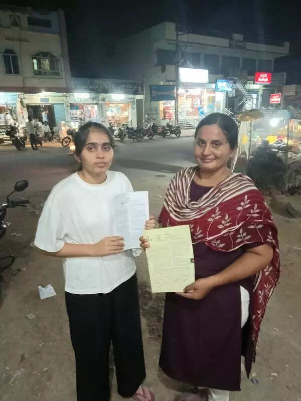18 yrs on, mom resurrects medical dream by writing NEET-UG with teen daughter