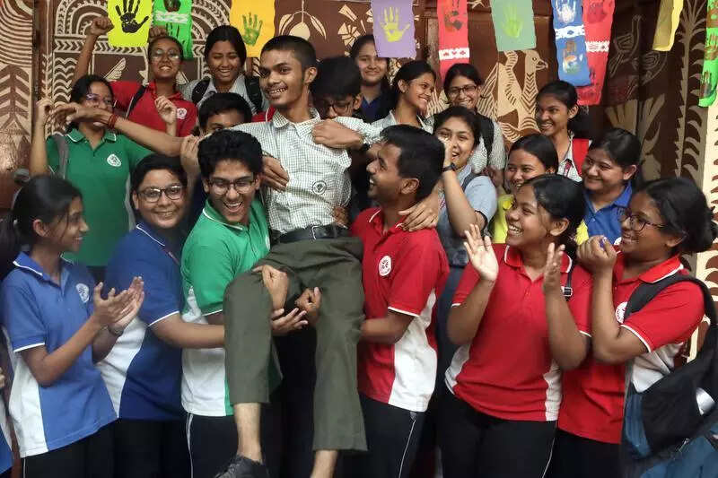 Best HS results in the last 10 yrs despite more top scorers in ISC