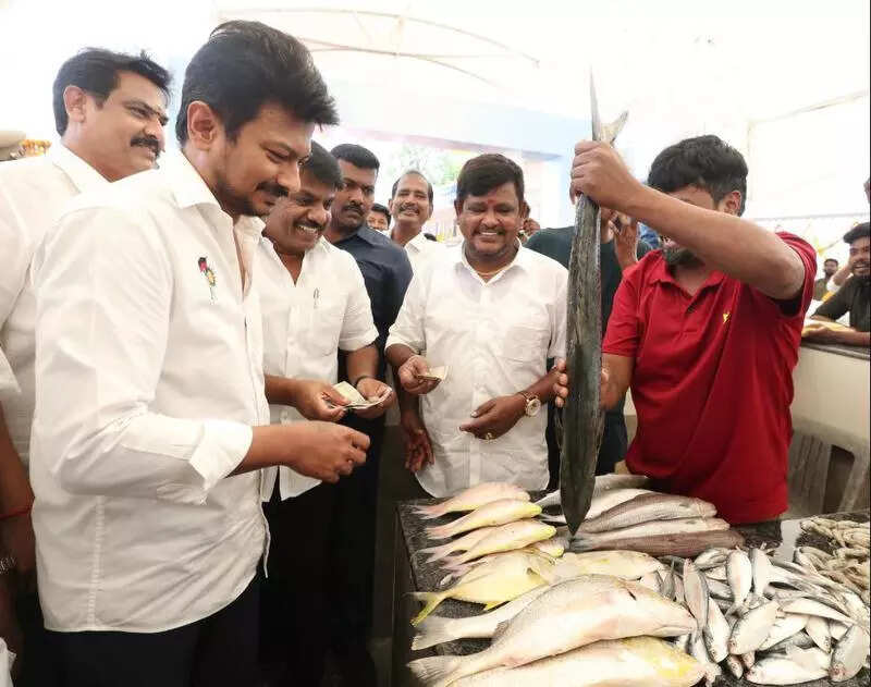Dy CM inaugurates fish market, skill development centre