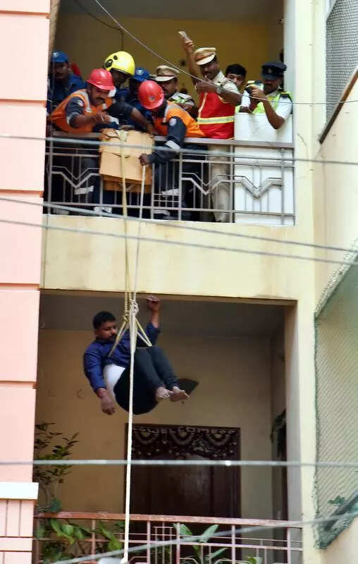 Simulated bomb drill tests readiness at Marredpally apartment