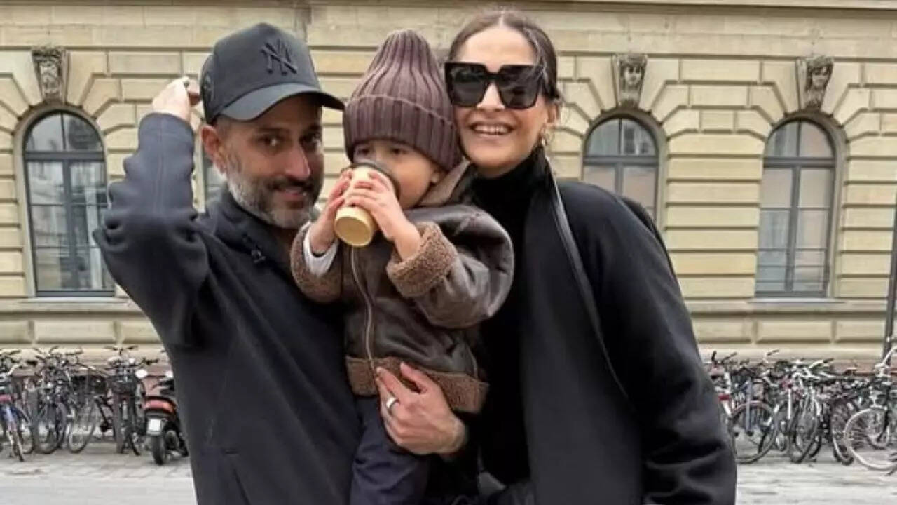 Sonam reveals Vayu’s face on 7th anniversary with Anand