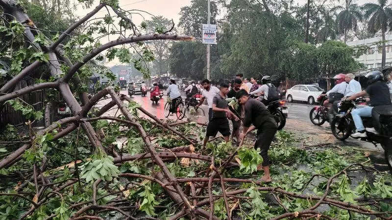 8 dists to experience heatwave from Sat