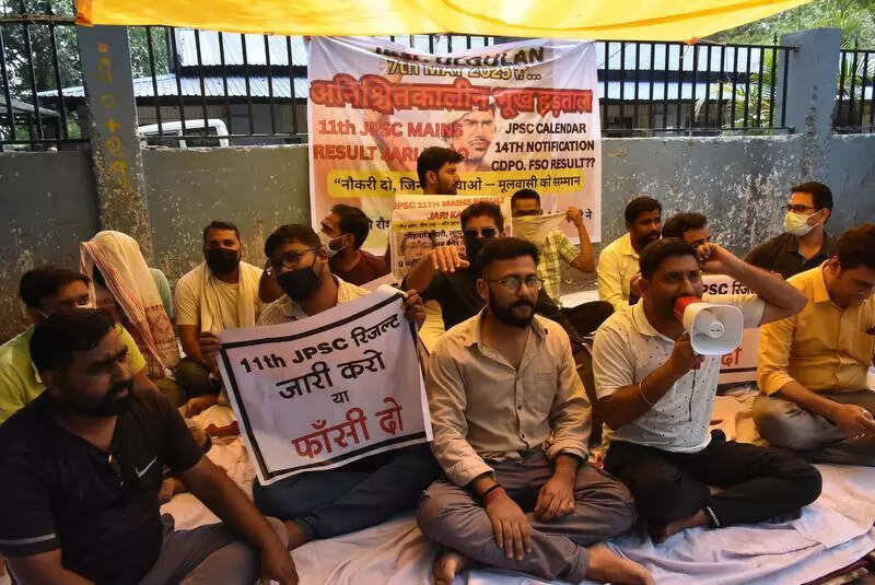JPSC aspirants on indefinite hunger strike