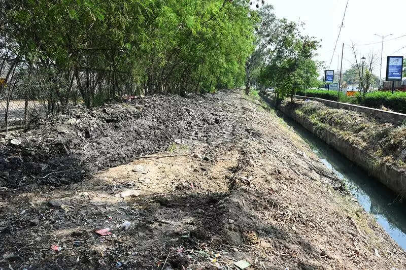 Key south Delhi drains unlikely to be clean soon