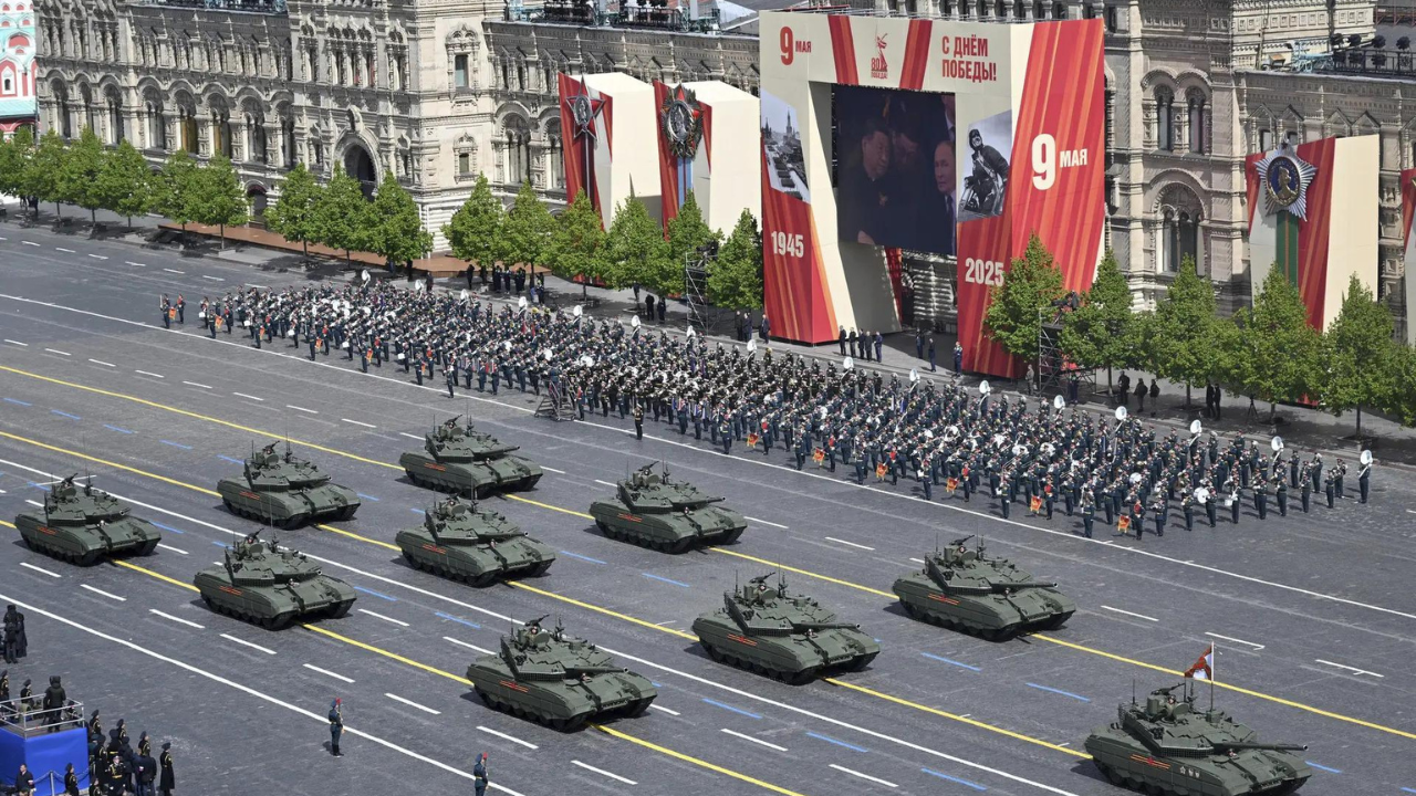 Russia stages Victory Day concert facing Estonian border town