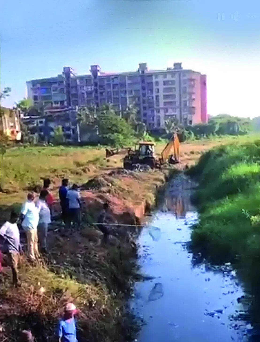 ‘Keep show-cause notices pending for residents till sewage links given’