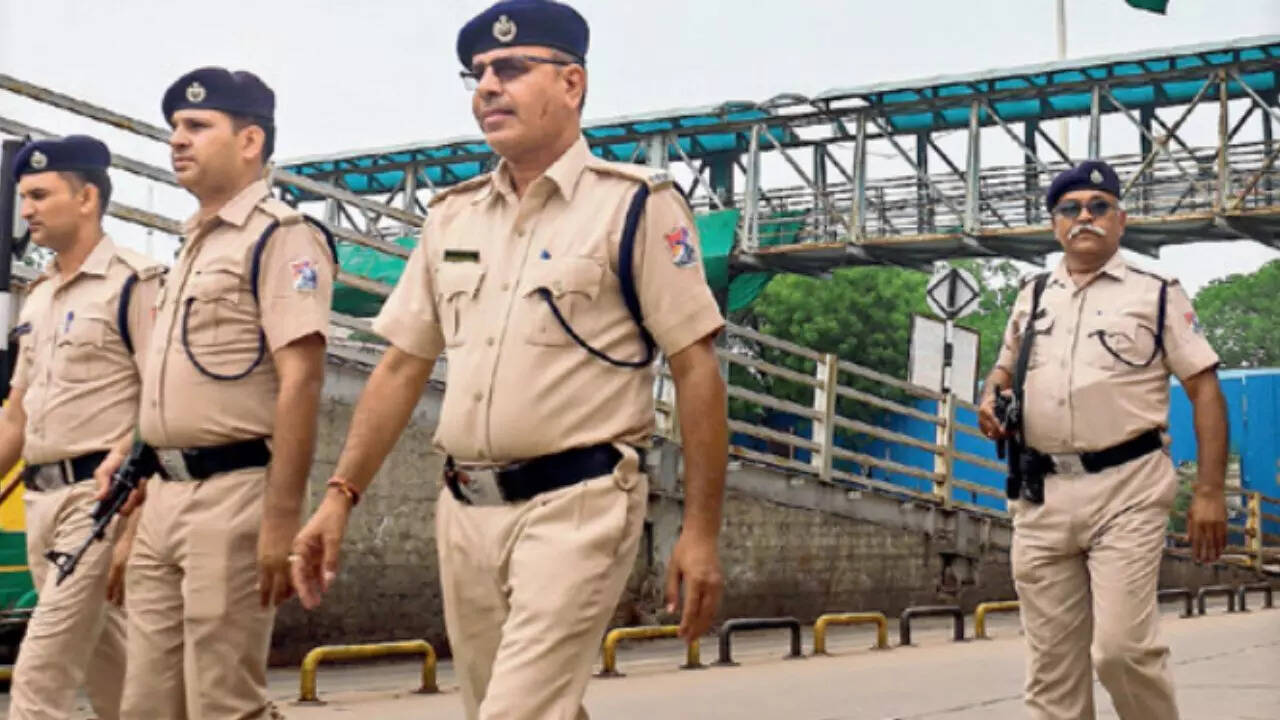 Border tensions escalate as Gujarat government cancels all leaves and orders blackout in Kutch