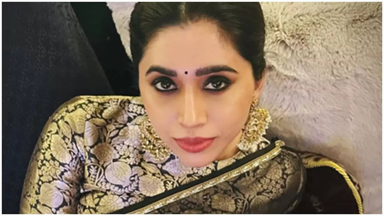 “Be Strong” - Netizens react as Aarti Ravi speaks out