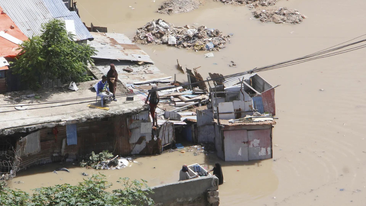 At least seven people die as heavy rains leave waist-high floodwaters in Somalia's capital