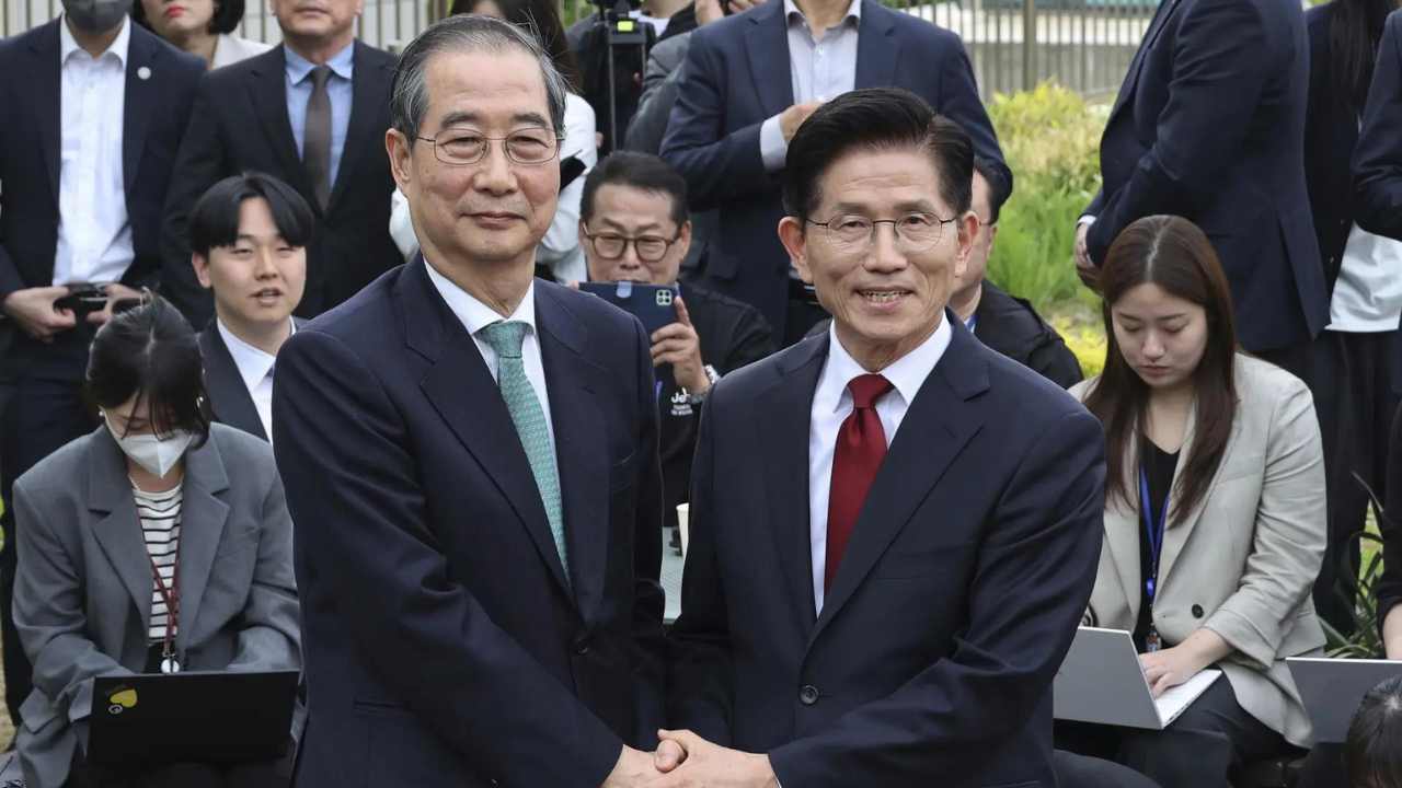 Uproar as South Korea conservatives switch presidential candidate