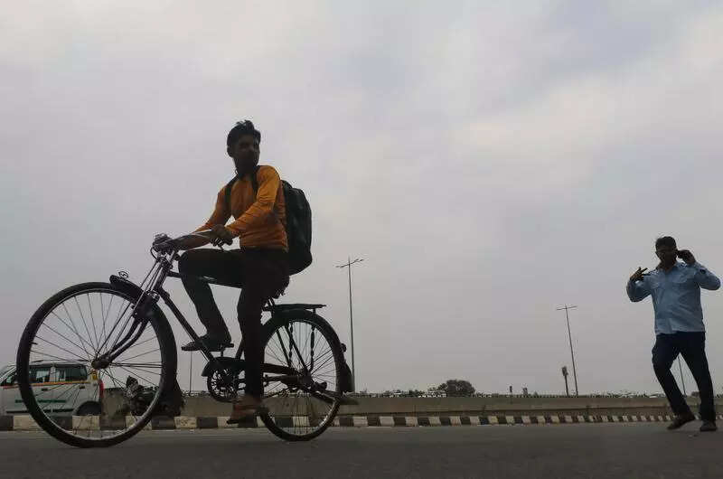 Thunderstorms, gusty winds likely, mercury climbs above normal in Gurgaon