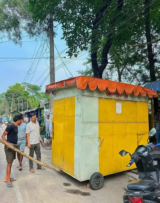 Dibrugarh civic body carries out eviction of illegal fast food stalls