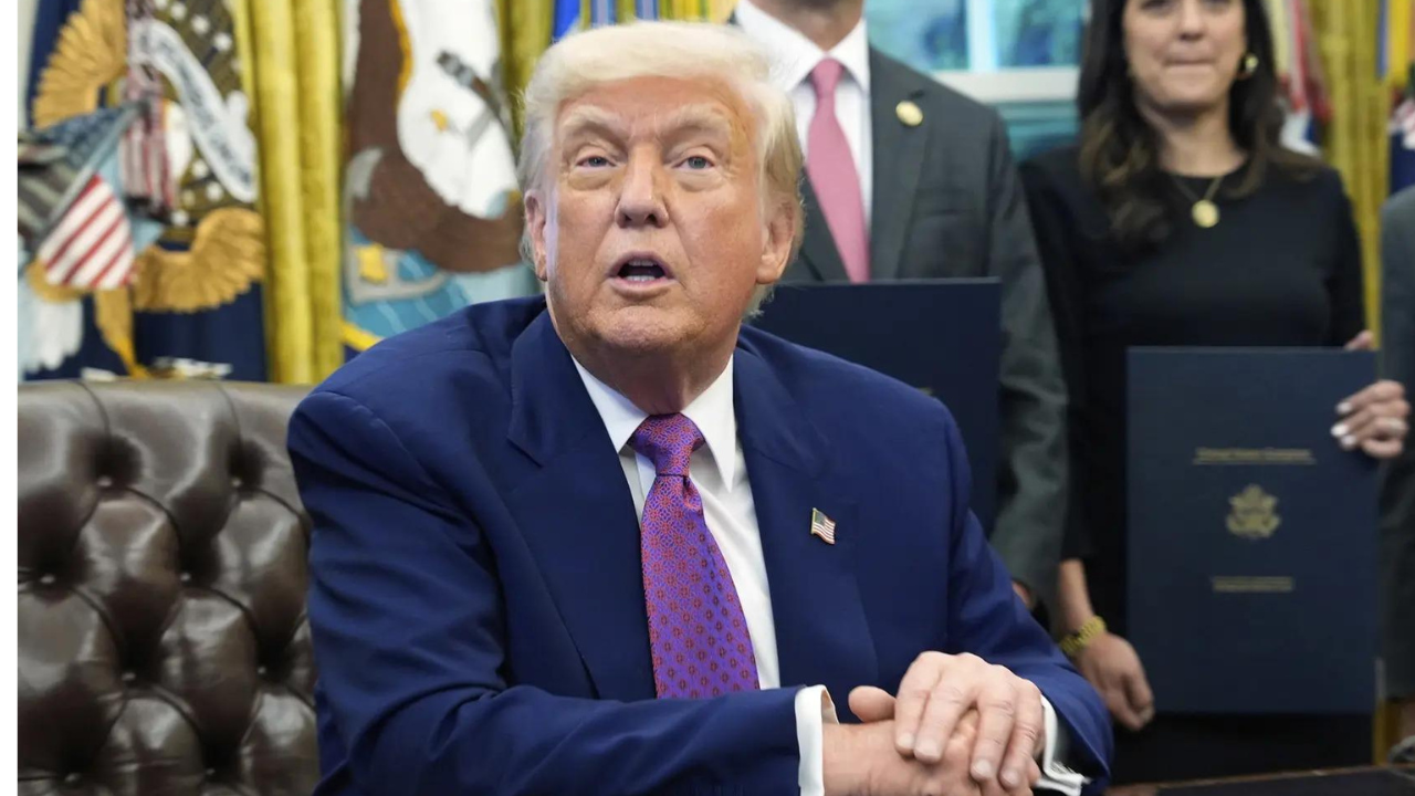 What is 'flying palace' that Qatar will gift to President Trump?