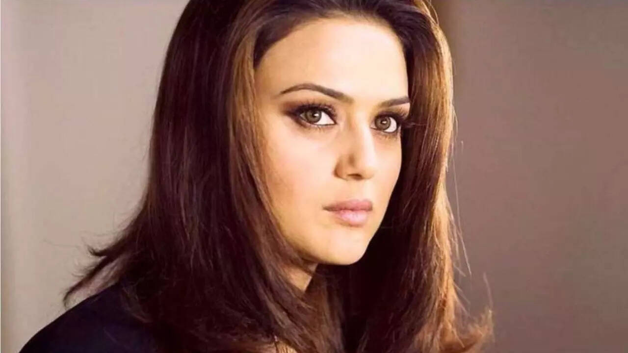 Preity warns fans against taking photos of her twins